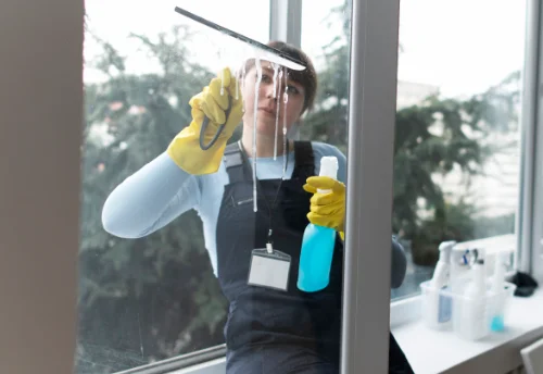 Nettoyage de vitres intérieures et extérieures à Cléder